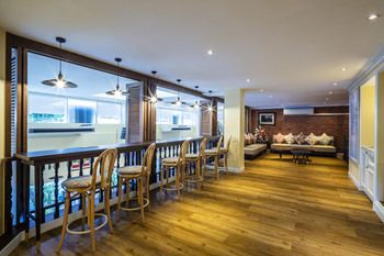 Executive Lounge