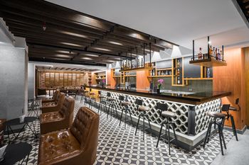 Hotel Bar
