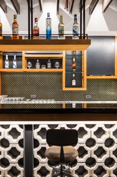 Hotel Bar