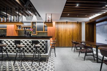 Hotel Bar