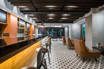 Hotel Bar