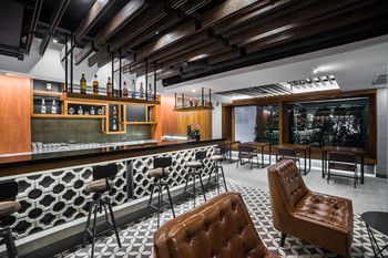 Hotel Bar