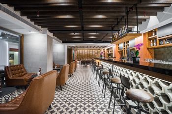 Hotel Bar