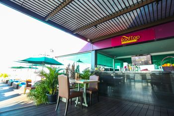 Poolside Bar