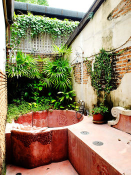 Deep Soaking Bathtub