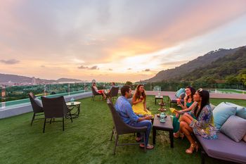 Hotel Bar
