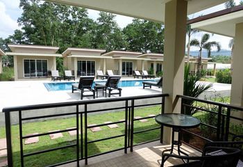 考勒綠洲渡假村飯店 The Oasis Khaolak Resort
