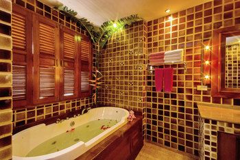 Deep Soaking Bathtub