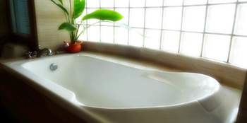 Deep Soaking Bathtub