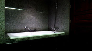 Deep Soaking Bathtub