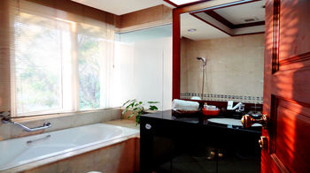 Deep Soaking Bathtub