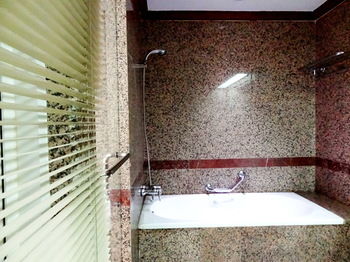Deep Soaking Bathtub