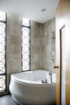 Deep Soaking Bathtub