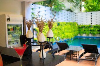 Poolside Bar
