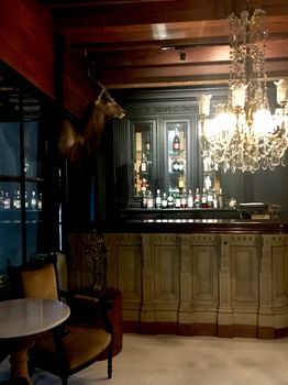 Hotel Bar