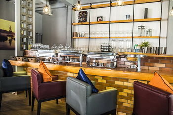 Hotel Bar