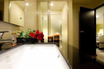 Deep Soaking Bathtub