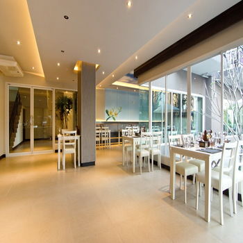 Food Court