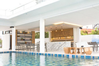 Poolside Bar
