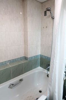 Deep Soaking Bathtub