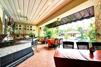 Poolside Bar