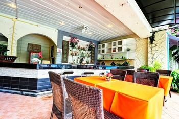 Poolside Bar