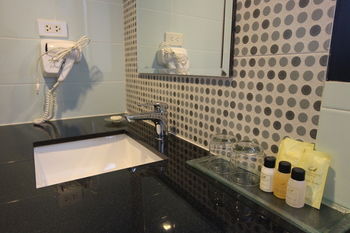 Deep Soaking Bathtub