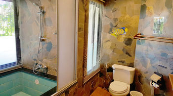 Deep Soaking Bathtub
