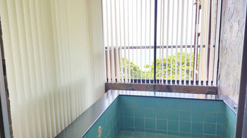 Deep Soaking Bathtub