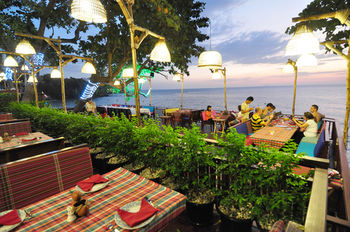Couples Dining