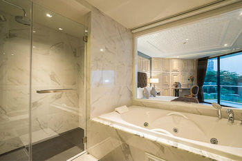 Jetted Tub