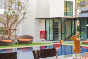 Poolside Bar