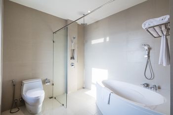 Deep Soaking Bathtub
