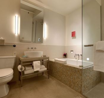 Deep Soaking Bathtub