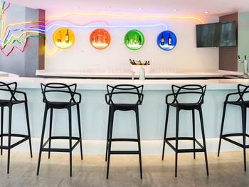 Hotel Bar