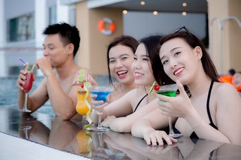 Poolside Bar