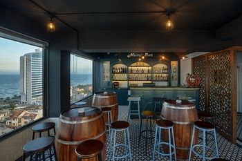 Poolside Bar