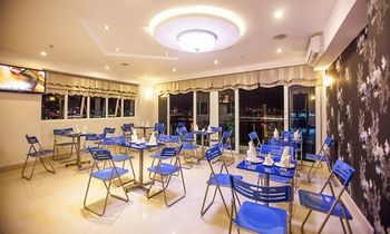 Food Court
