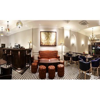 Hotel Bar