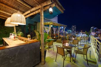 Hotel Bar