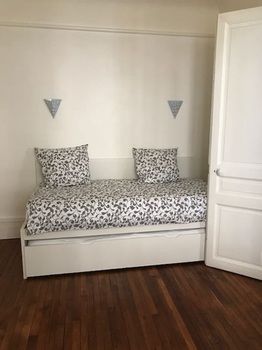 Bright & Modern One-bedroom Apartment With in Paris, Near Sacré Cœur / Bright & Modern One-bedroom Apartment With in Paris, Near Sacré Cœur /