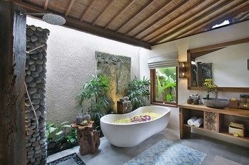 Deep Soaking Bathtub