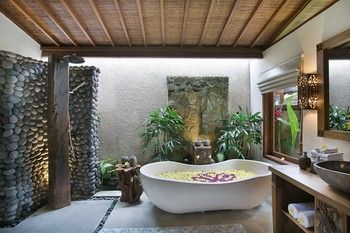 Deep Soaking Bathtub