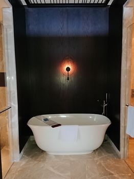 Deep Soaking Bathtub