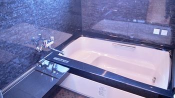 Deep Soaking Bathtub