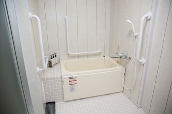 Deep Soaking Bathtub