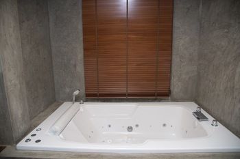 Jetted Tub