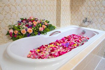 Deep Soaking Bathtub