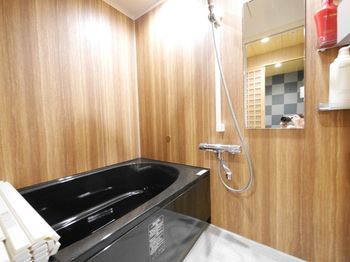 Deep Soaking Bathtub