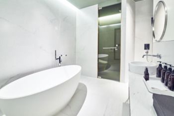Deep Soaking Bathtub